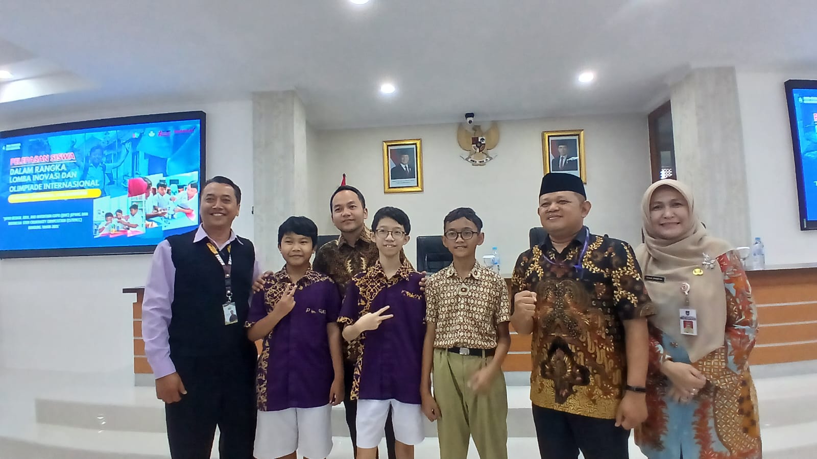 Pelepasan oleh Walikota Surakarta untuk Jalu dan Yovaan